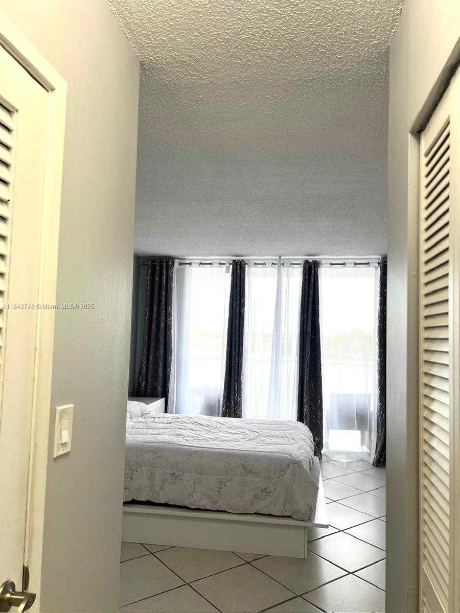 Small Image of 1301 NORTH EAST MIAMI GARDENS DR #502W, Miami Number 5