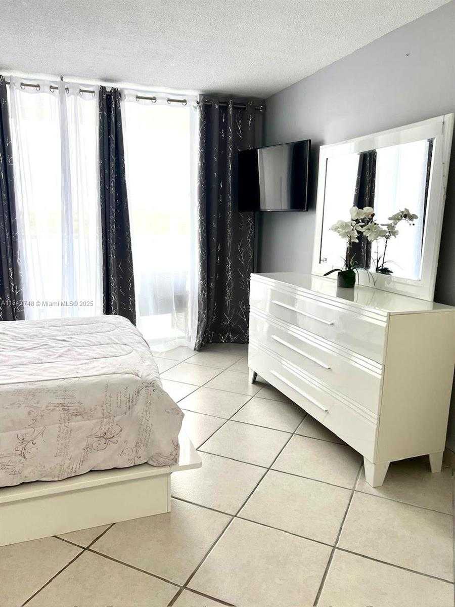 Small Image of 1301 NORTH EAST MIAMI GARDENS DR #502W, Miami Number 6