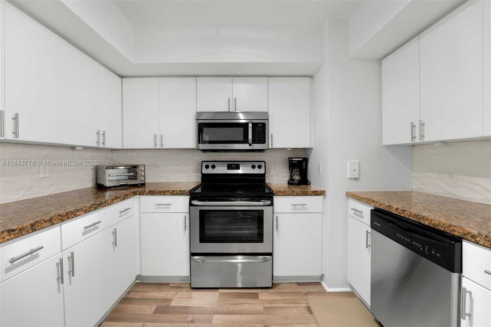 Small Image of 1800 SUNSET HARBOUR DR #1208, Miami Beach Number 16