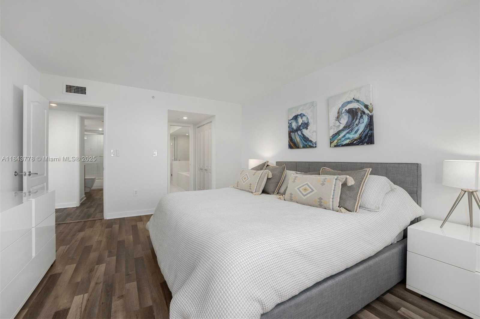 Small Image of 1800 SUNSET HARBOUR DR #1208, Miami Beach Number 21
