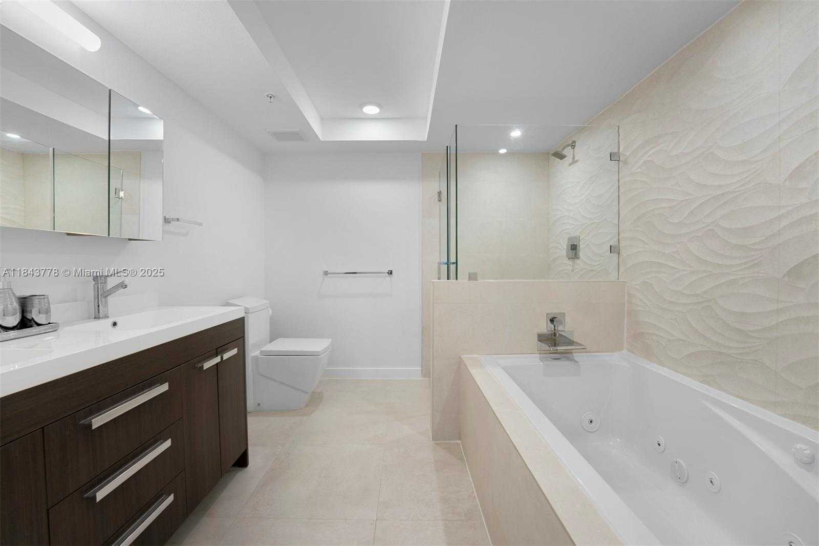 Small Image of 1800 SUNSET HARBOUR DR #1208, Miami Beach Number 24