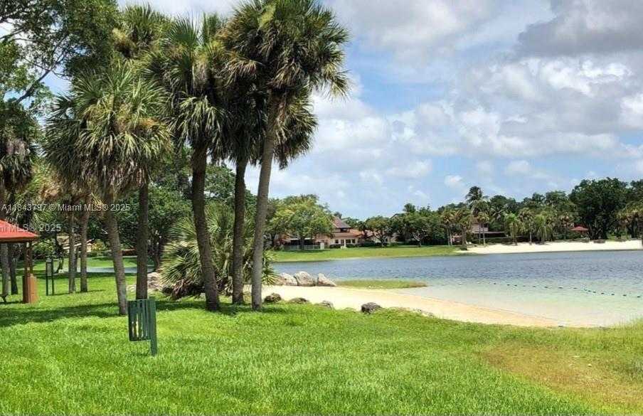 Small Image of Miami Number 10