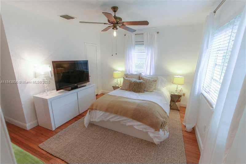 Small Image of Coral Gables Number 11