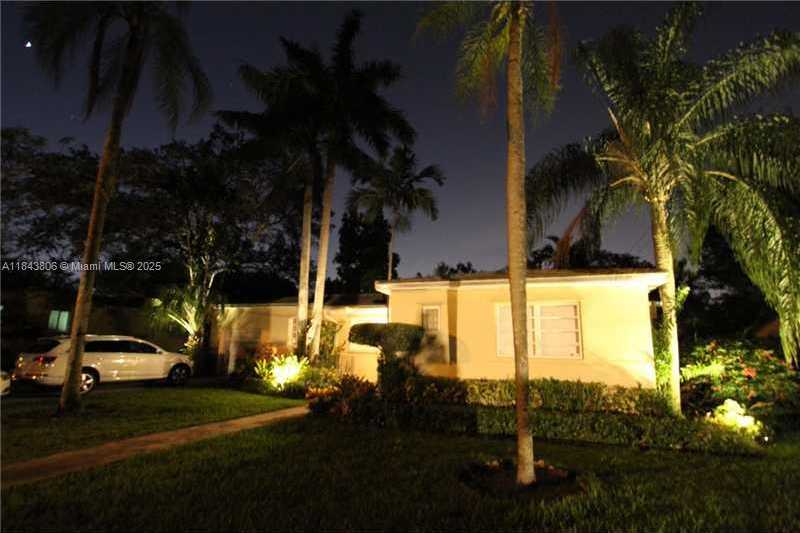 Small Image of Coral Gables Number 13