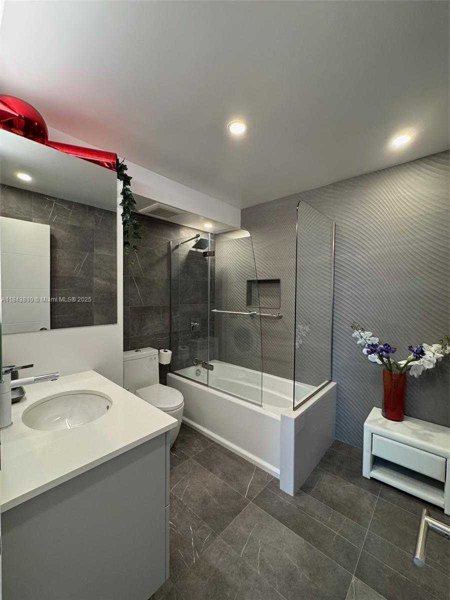 Small Image of 250 174TH ST #918, Sunny Isles Beach Number 13