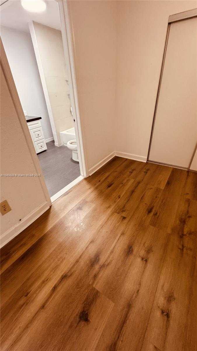 Small Image of 5700 SOUTH WEST 152ND CT, Miami Number 11