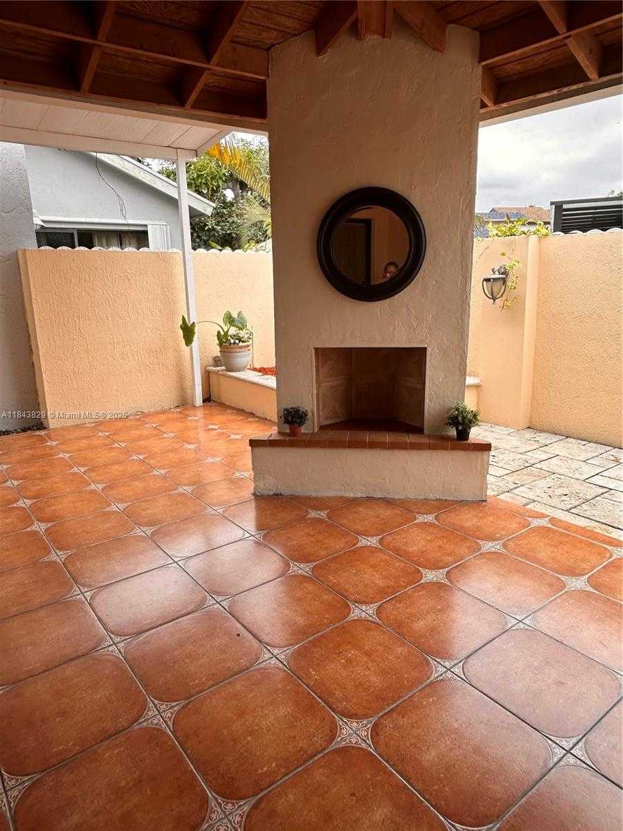 Small Image of 5700 SOUTH WEST 152ND CT, Miami Number 14