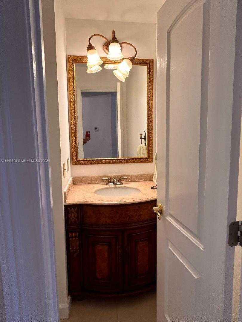 Small Image of 5700 SOUTH WEST 152ND CT, Miami Number 15