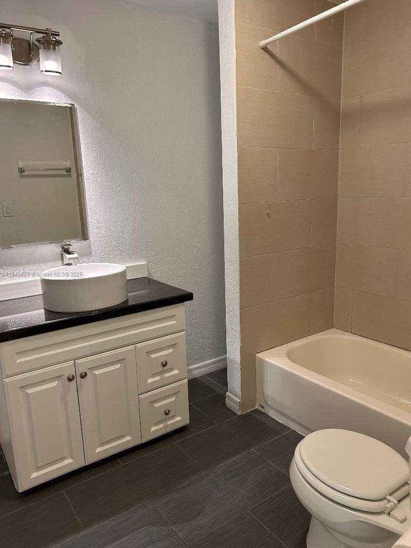 Small Image of 5700 SOUTH WEST 152ND CT, Miami Number 16