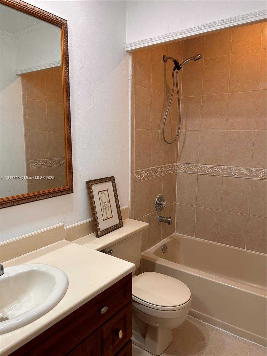 Small Image of 5700 SOUTH WEST 152ND CT, Miami Number 17