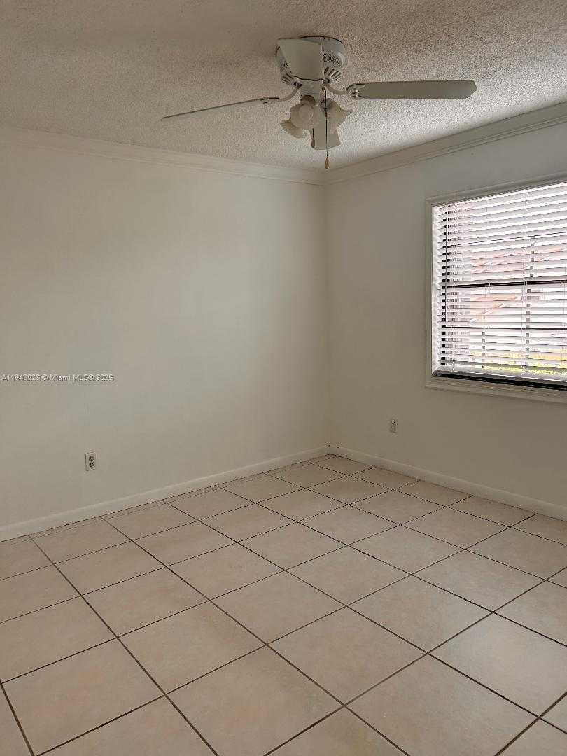 Small Image of 5700 SOUTH WEST 152ND CT, Miami Number 18