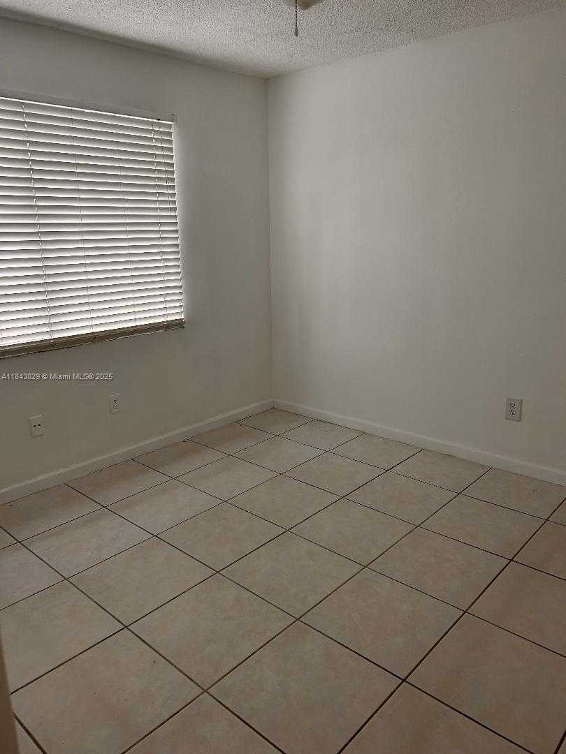 Small Image of 5700 SOUTH WEST 152ND CT, Miami Number 19