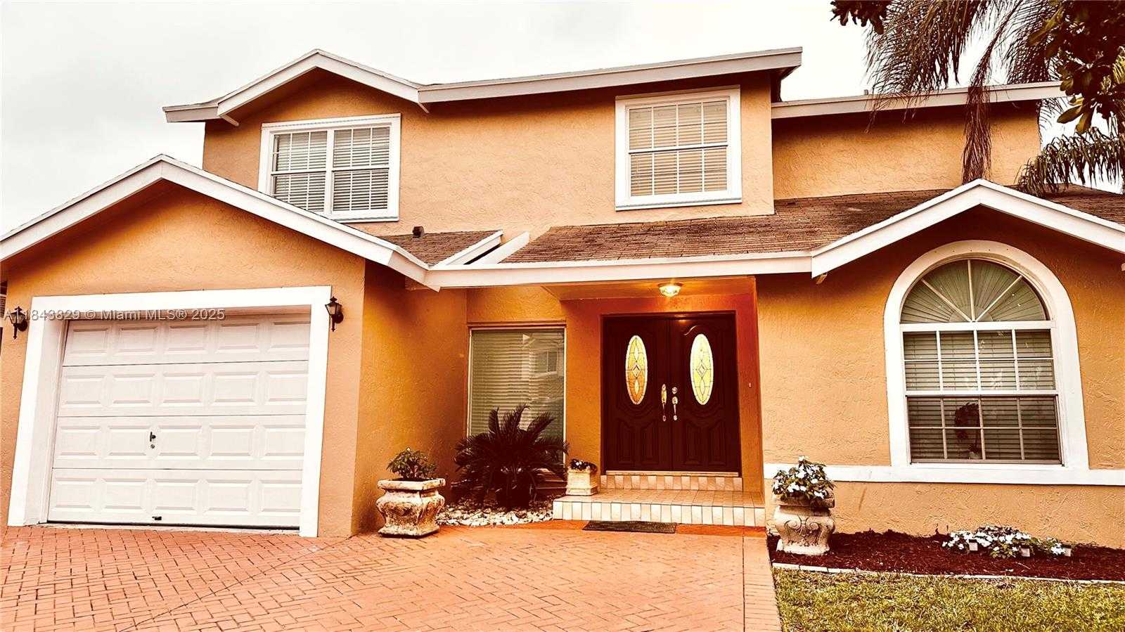 Small Image of 5700 SOUTH WEST 152ND CT, Miami Number 2