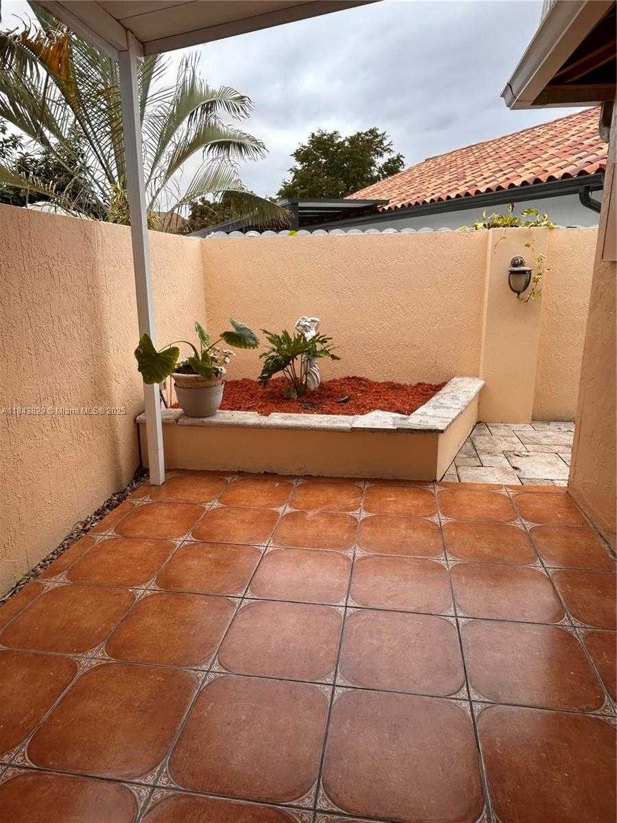 Small Image of 5700 SOUTH WEST 152ND CT, Miami Number 20
