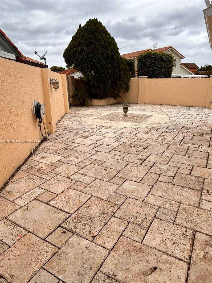 Small Image of 5700 SOUTH WEST 152ND CT, Miami Number 21