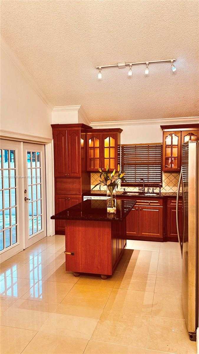 Small Image of 5700 SOUTH WEST 152ND CT, Miami Number 4