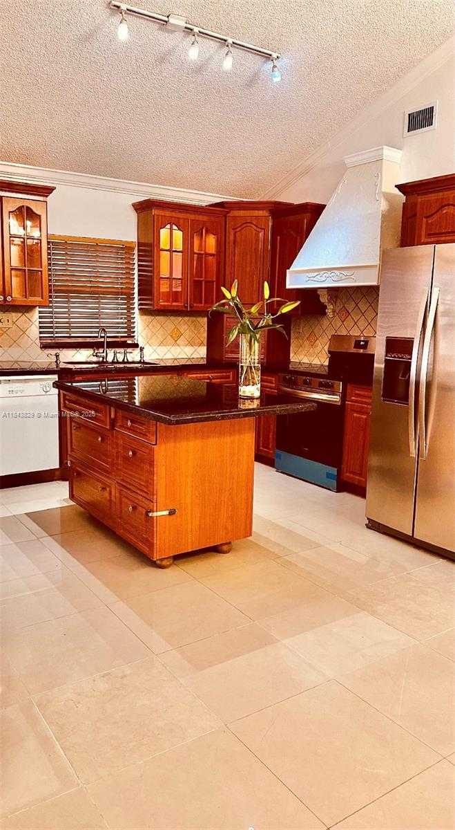 Small Image of 5700 SOUTH WEST 152ND CT, Miami Number 5