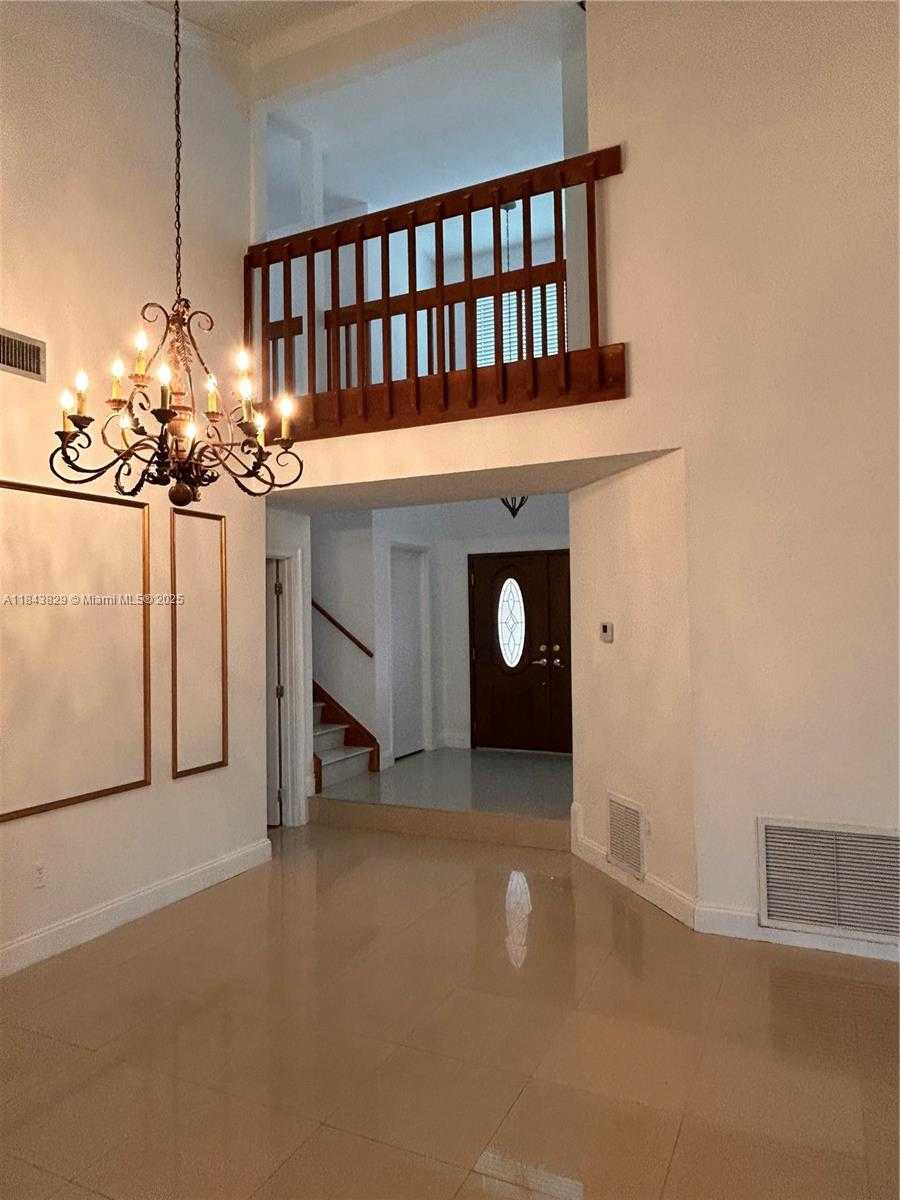 Small Image of 5700 SOUTH WEST 152ND CT, Miami Number 7