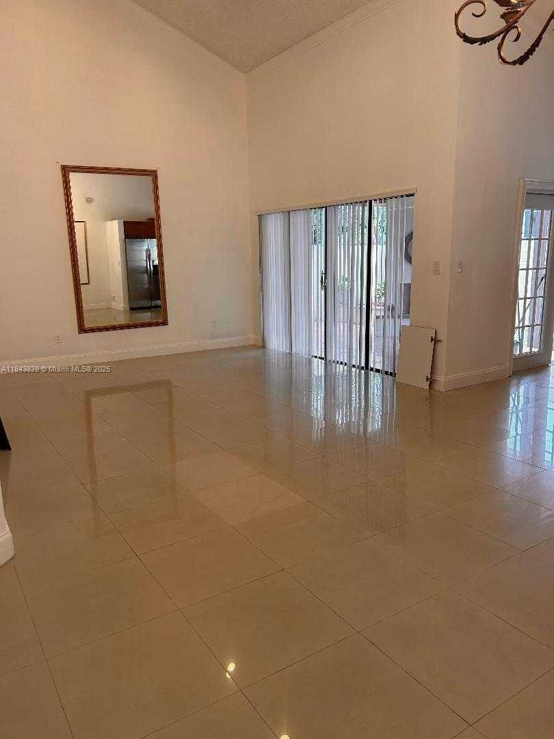 Small Image of 5700 SOUTH WEST 152ND CT, Miami Number 9