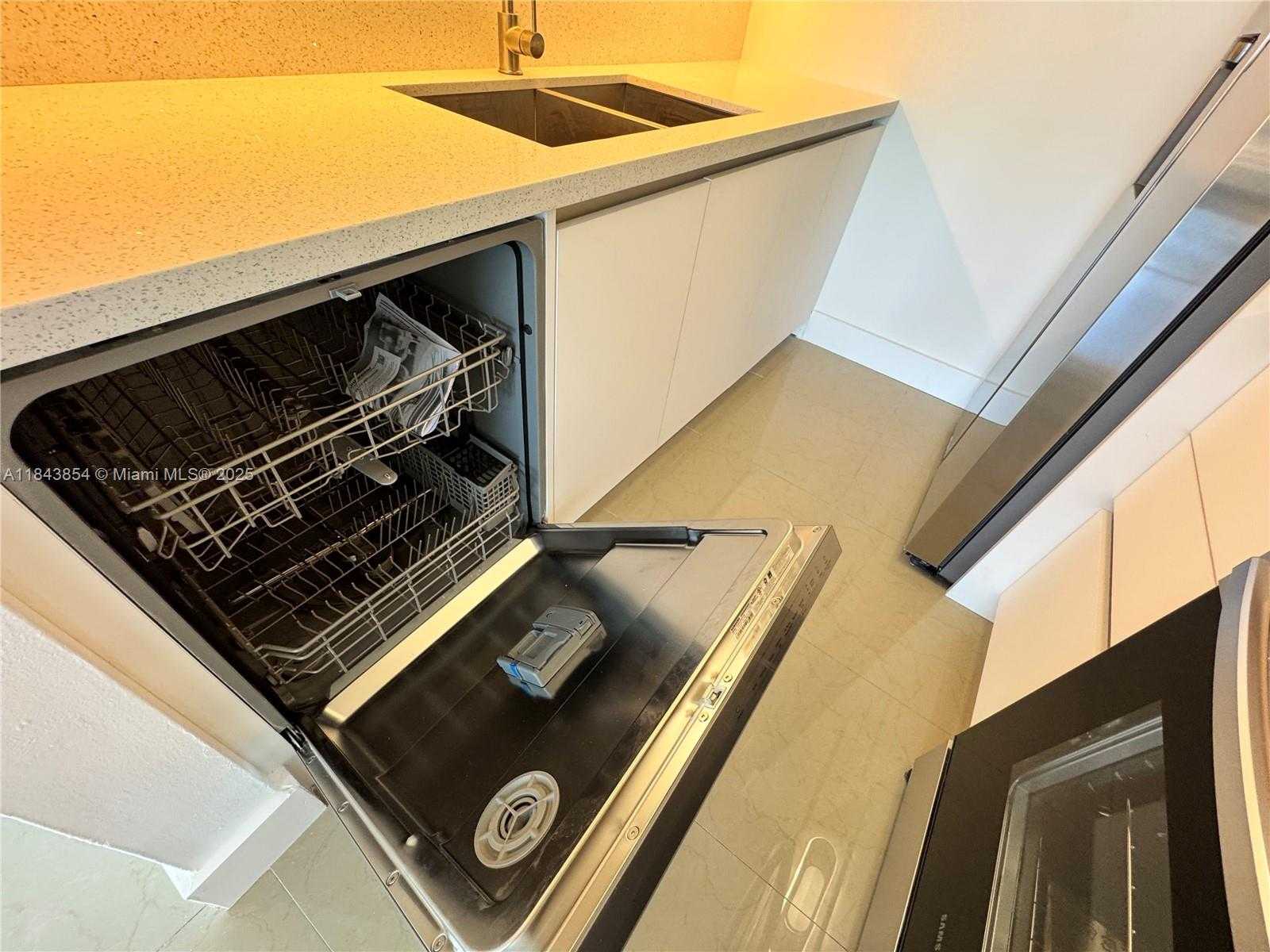Small Image of 2000 NORTH EAST 135TH ST #807, North Miami Number 17