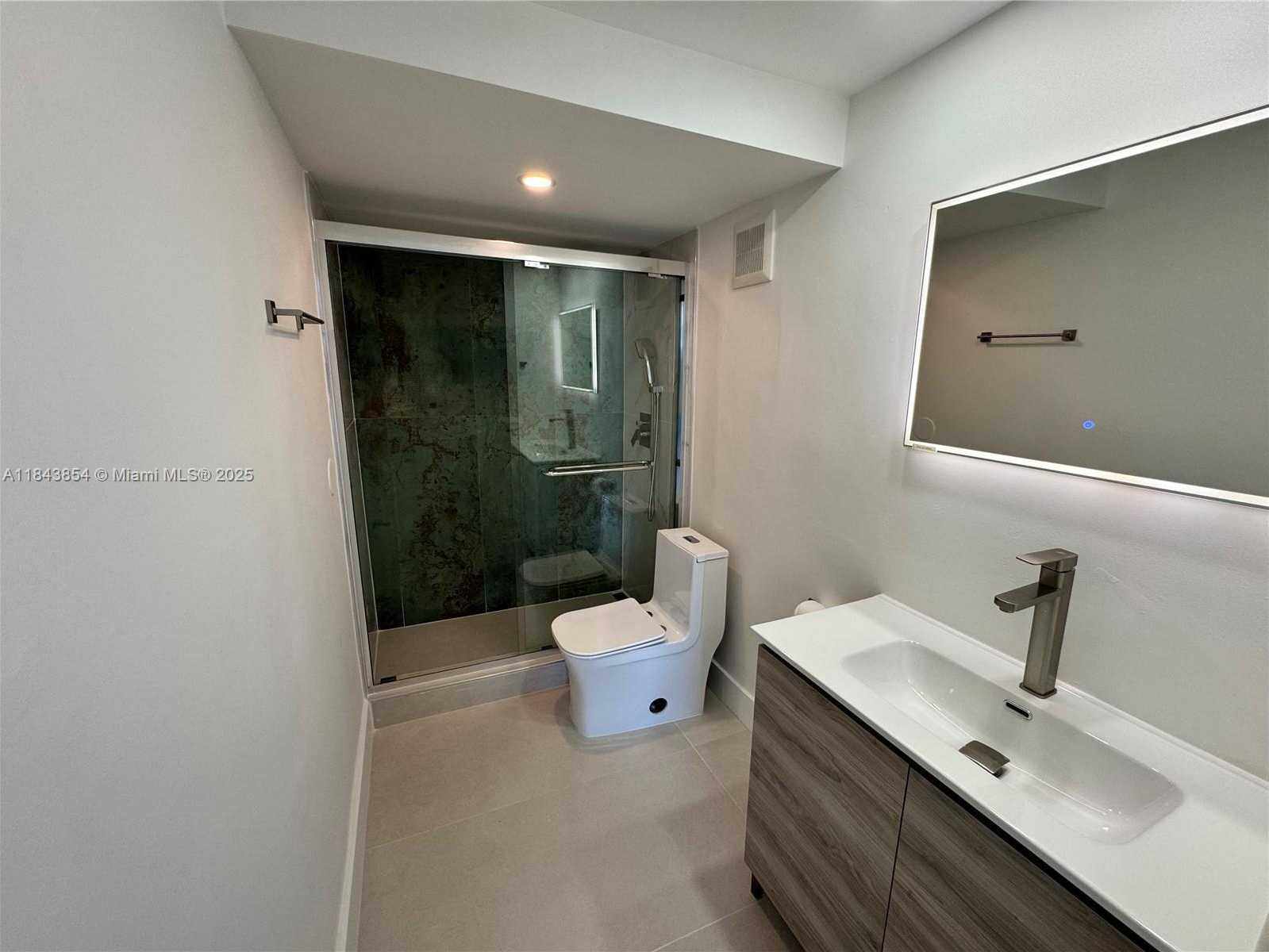 Small Image of 2000 NORTH EAST 135TH ST #807, North Miami Number 28