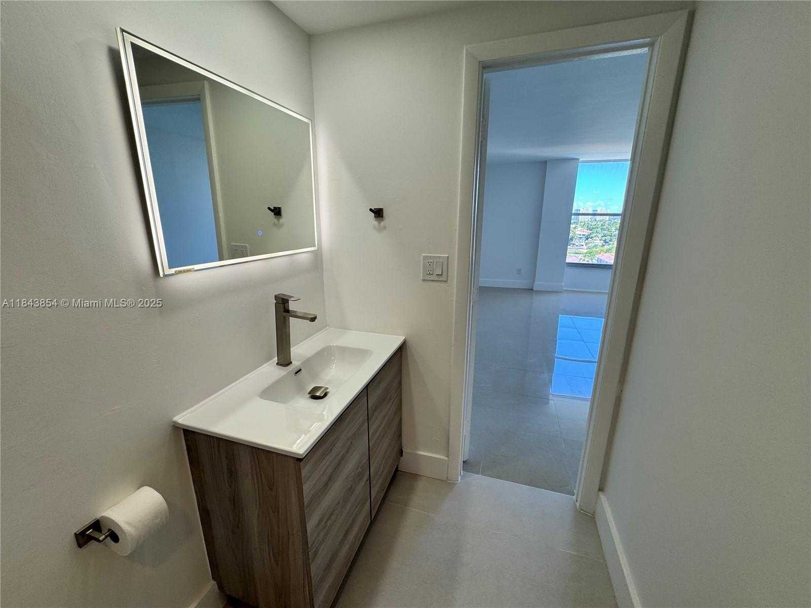 Small Image of 2000 NORTH EAST 135TH ST #807, North Miami Number 30