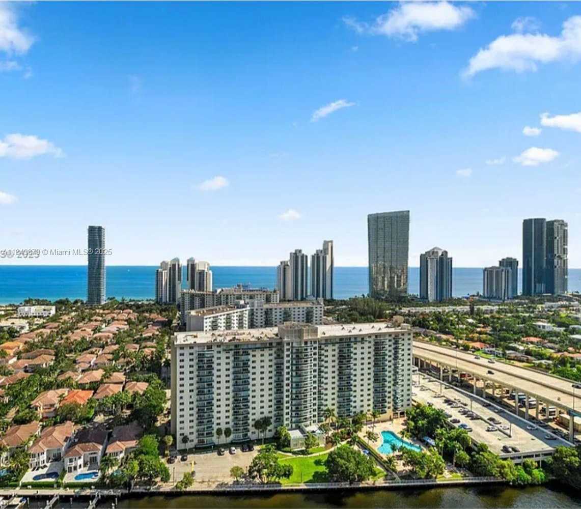 Small Image of 19355 TURNBERRY WAY #PHK, Aventura Number 2