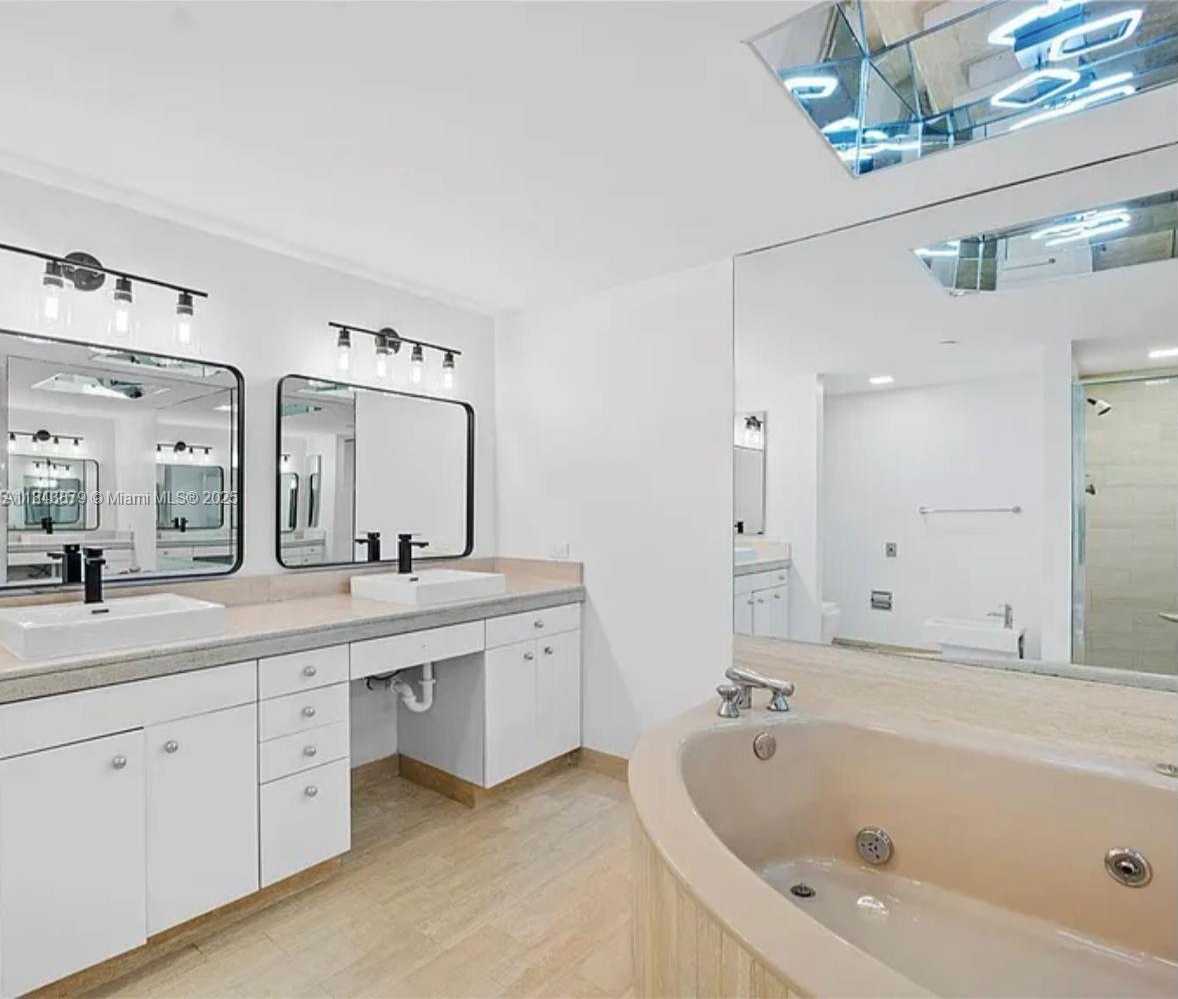 Small Image of 19355 TURNBERRY WAY #PHK, Aventura Number 21