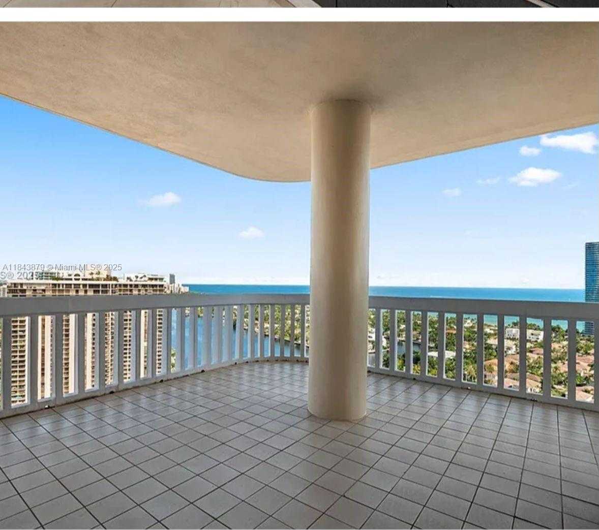 Small Image of 19355 TURNBERRY WAY #PHK, Aventura Number 3