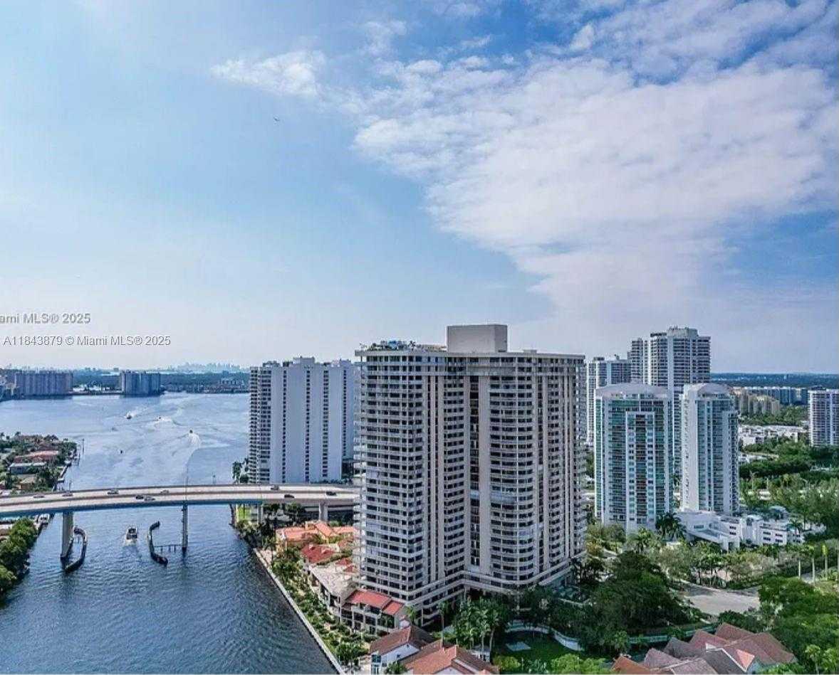 Small Image of 19355 TURNBERRY WAY #PHK, Aventura Number 5