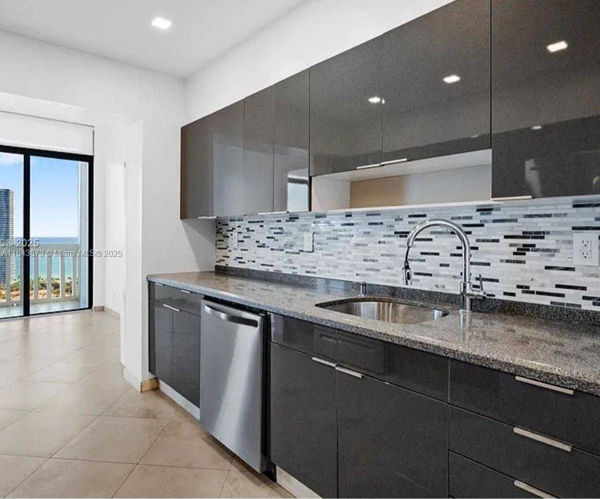 Small Image of 19355 TURNBERRY WAY #PHK, Aventura Number 9