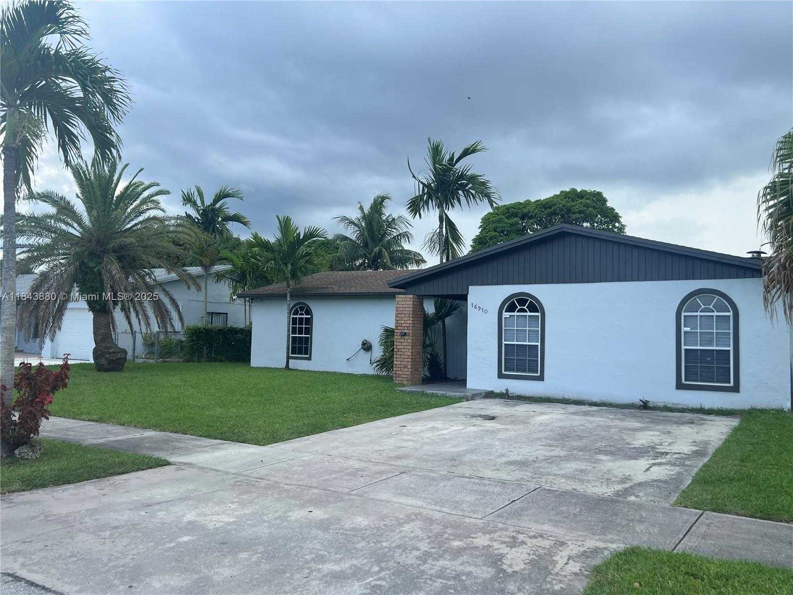 Small Image of 16910 SOUTH WEST 109TH AVE, Miami Number 2