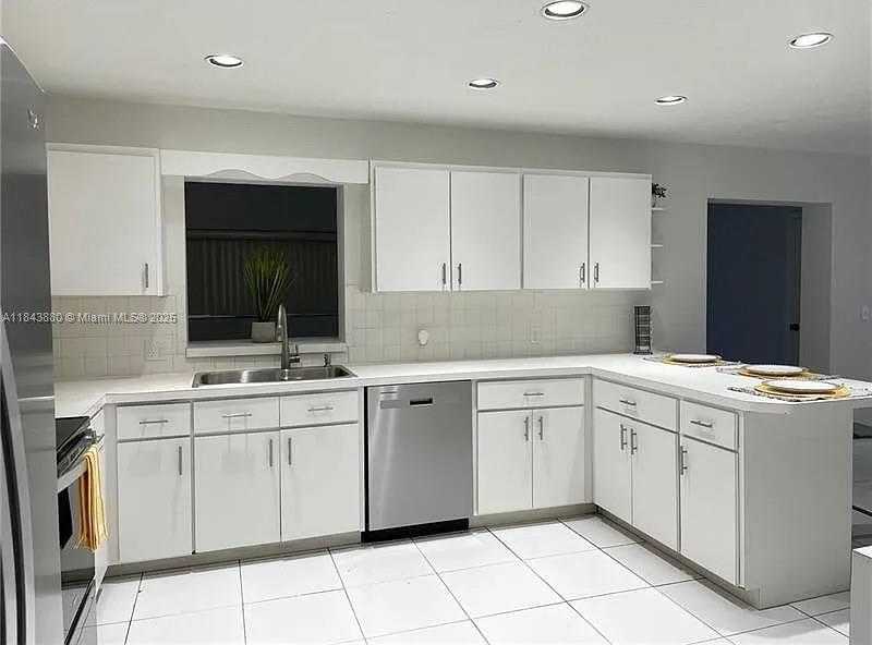 Small Image of 16910 SOUTH WEST 109TH AVE, Miami Number 6