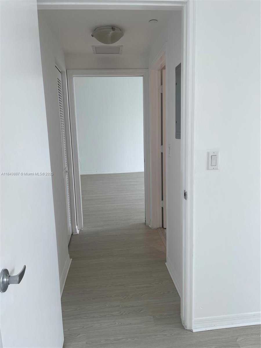 Small Image of 951 BRICKELL AVE #2803, Miami Number 12