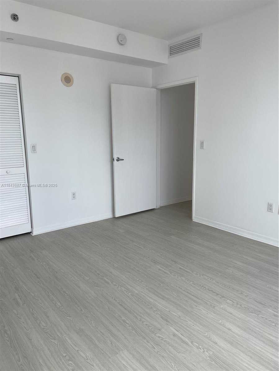 Small Image of 951 BRICKELL AVE #2803, Miami Number 15