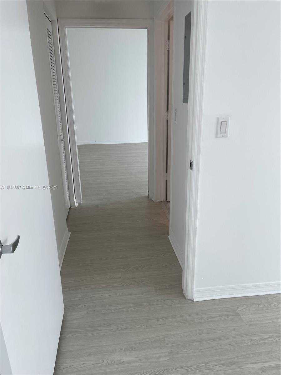 Small Image of 951 BRICKELL AVE #2803, Miami Number 17