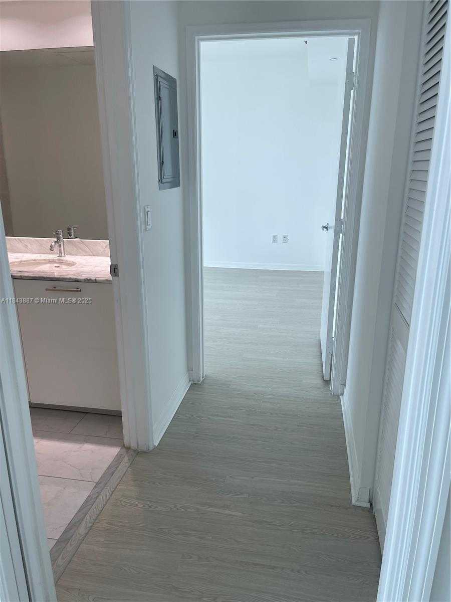 Small Image of 951 BRICKELL AVE #2803, Miami Number 37