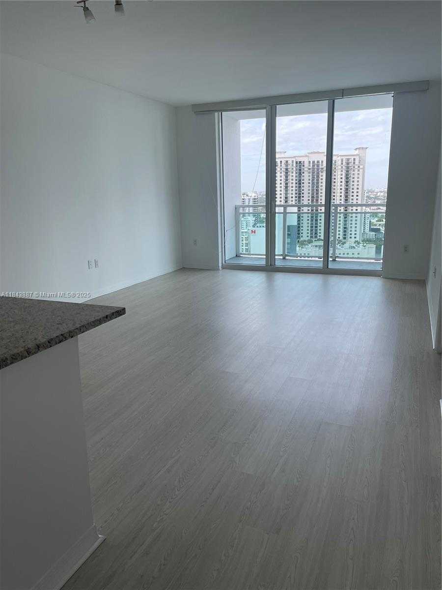 Small Image of 951 BRICKELL AVE #2803, Miami Number 6