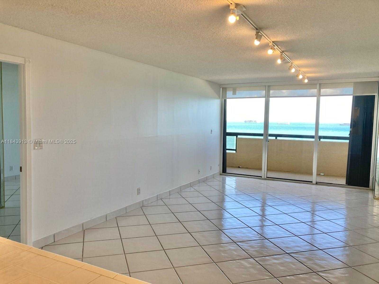 Small Image of 2555 COLLINS AVE #1707, Miami Beach Number 4