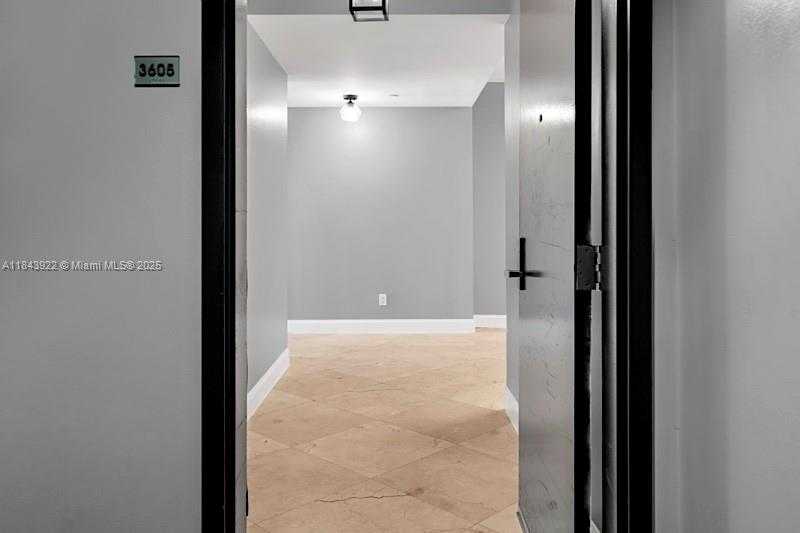 Small Image of 888 BISCAYNE BLVD #3605, Miami Number 4