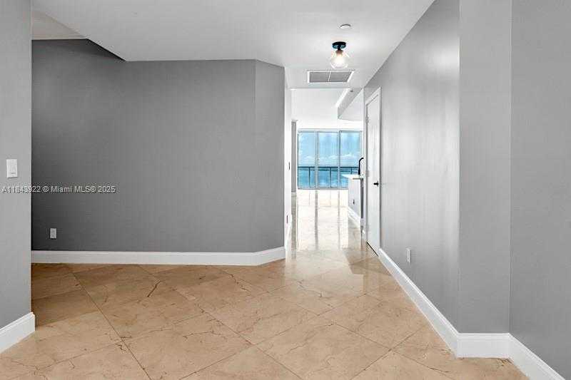 Small Image of 888 BISCAYNE BLVD #3605, Miami Number 6