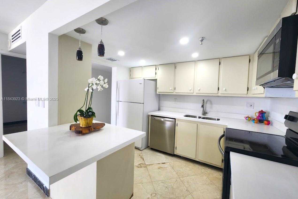Small Image of 290 174TH ST #1515, Sunny Isles Beach Number 3