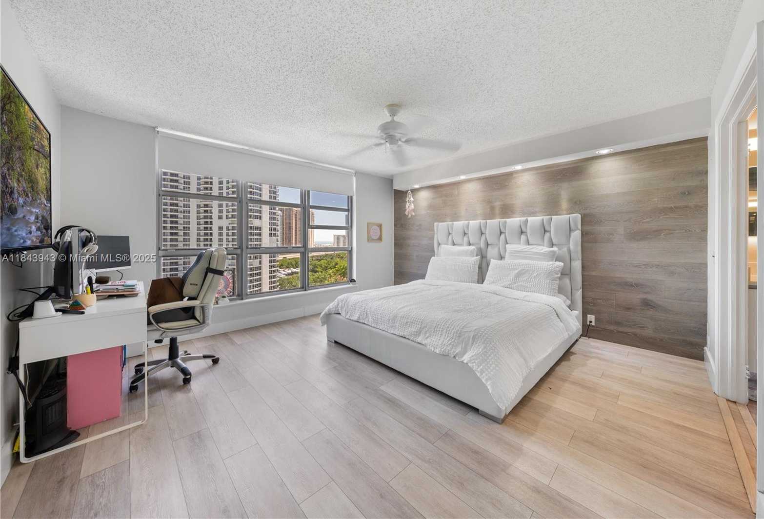 Small Image of 3530 MYSTIC POINTE DR #1406, Aventura Number 10