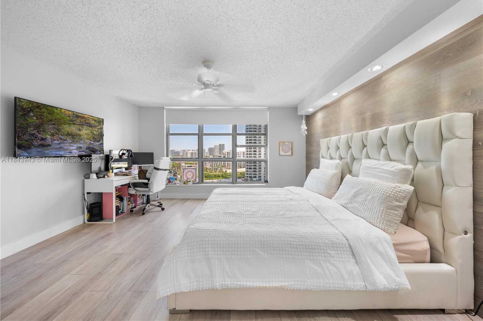 Small Image of 3530 MYSTIC POINTE DR #1406, Aventura Number 12