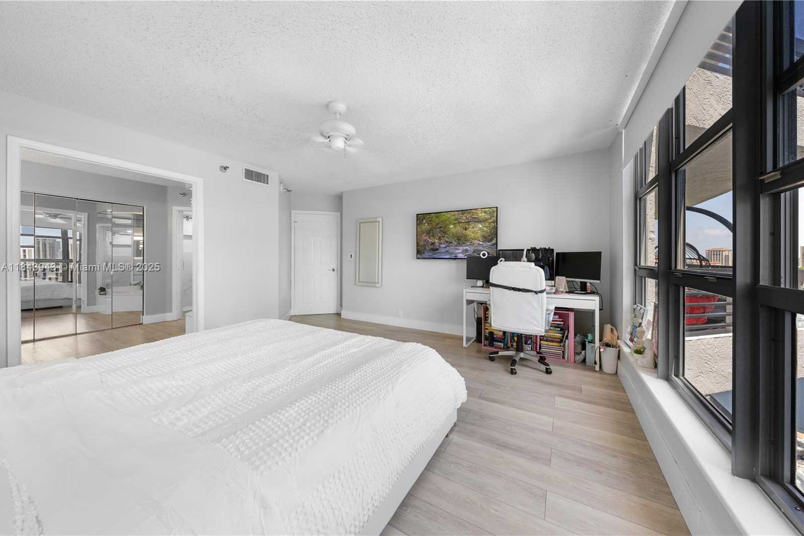 Small Image of 3530 MYSTIC POINTE DR #1406, Aventura Number 13