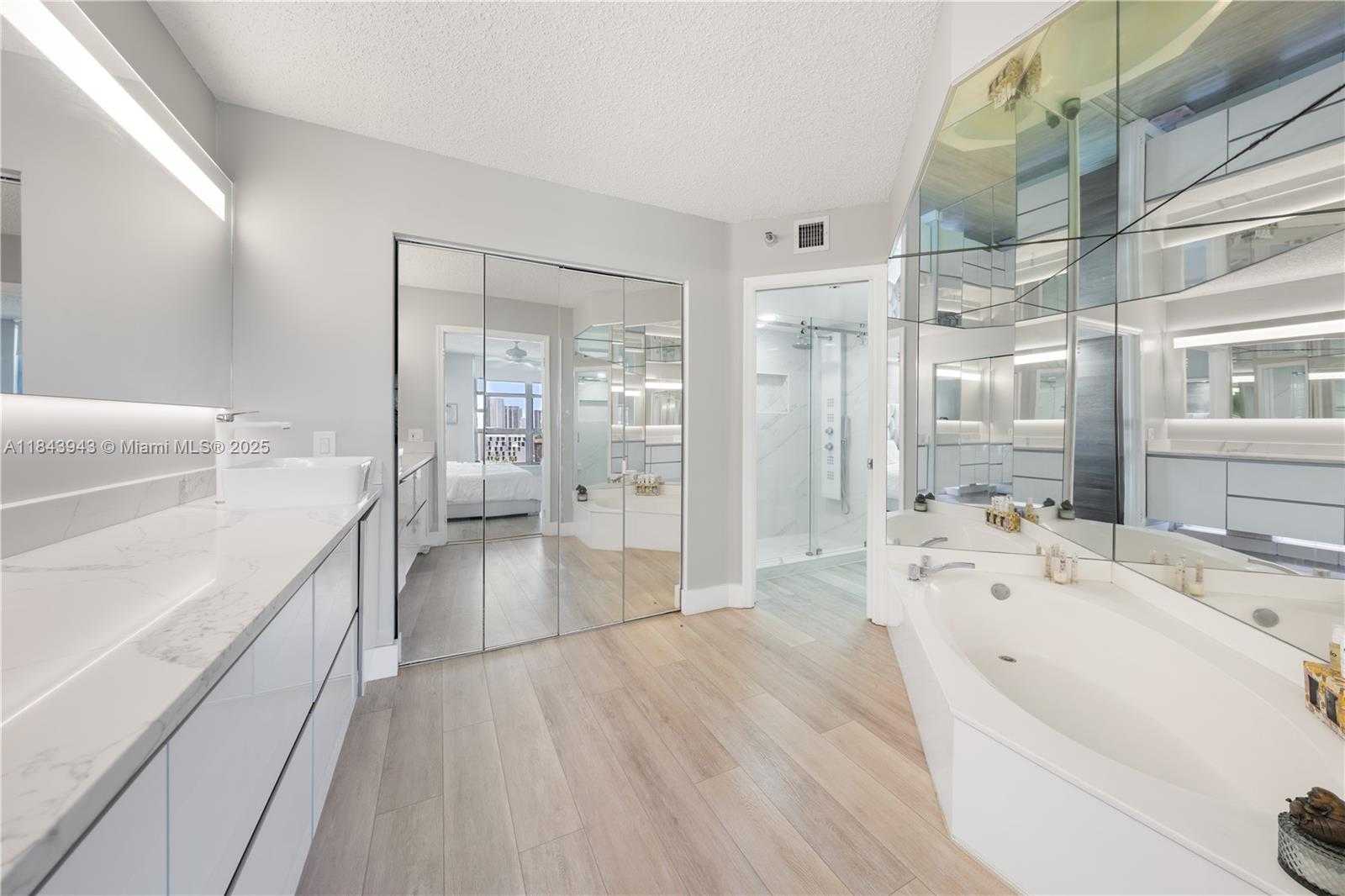 Small Image of 3530 MYSTIC POINTE DR #1406, Aventura Number 16