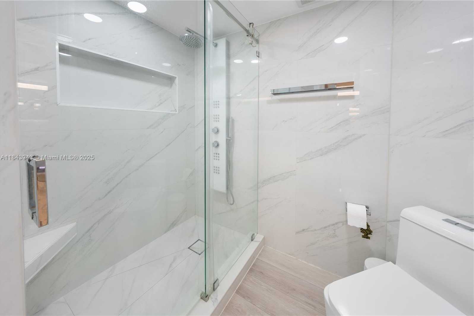 Small Image of 3530 MYSTIC POINTE DR #1406, Aventura Number 17