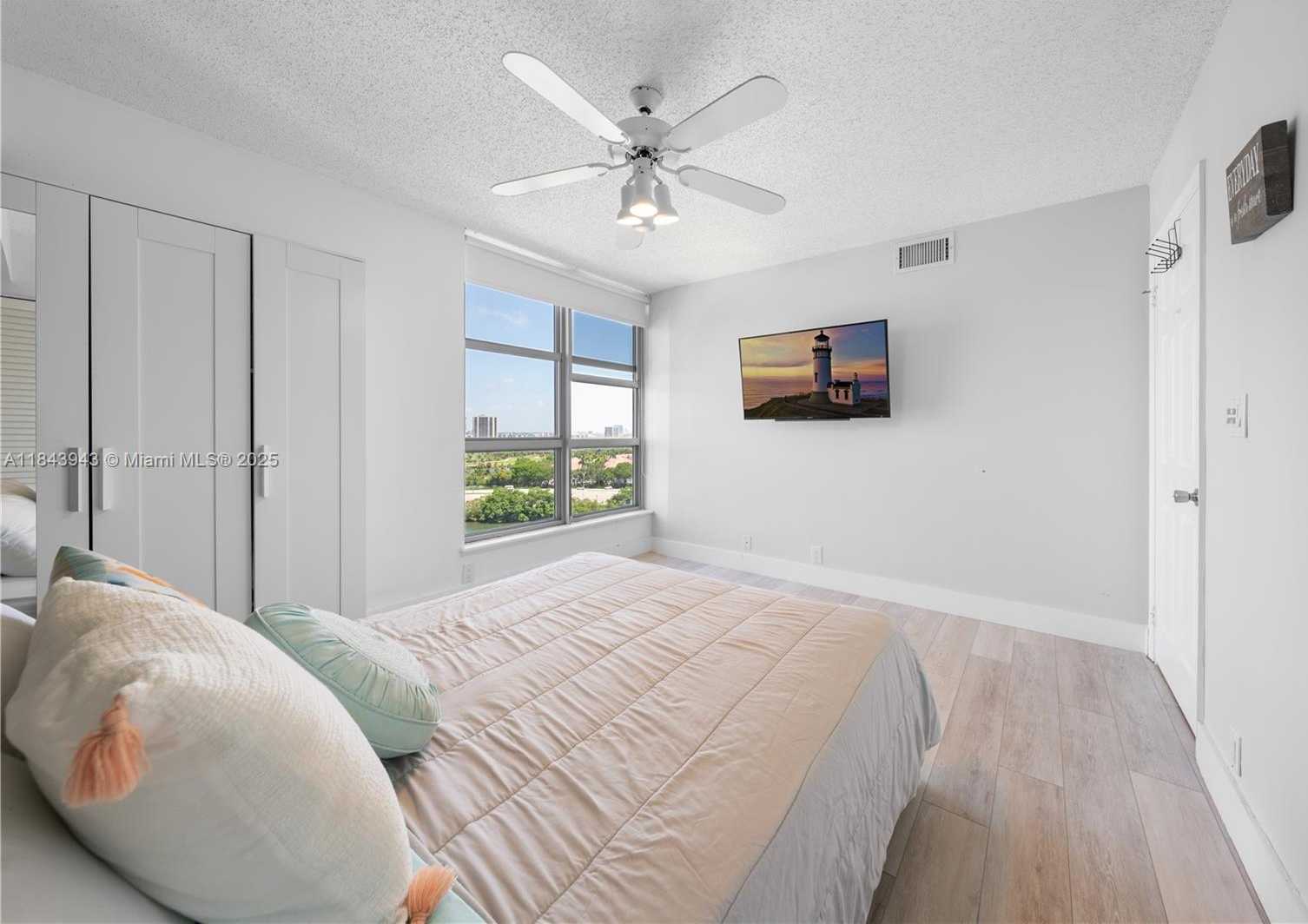Small Image of 3530 MYSTIC POINTE DR #1406, Aventura Number 18