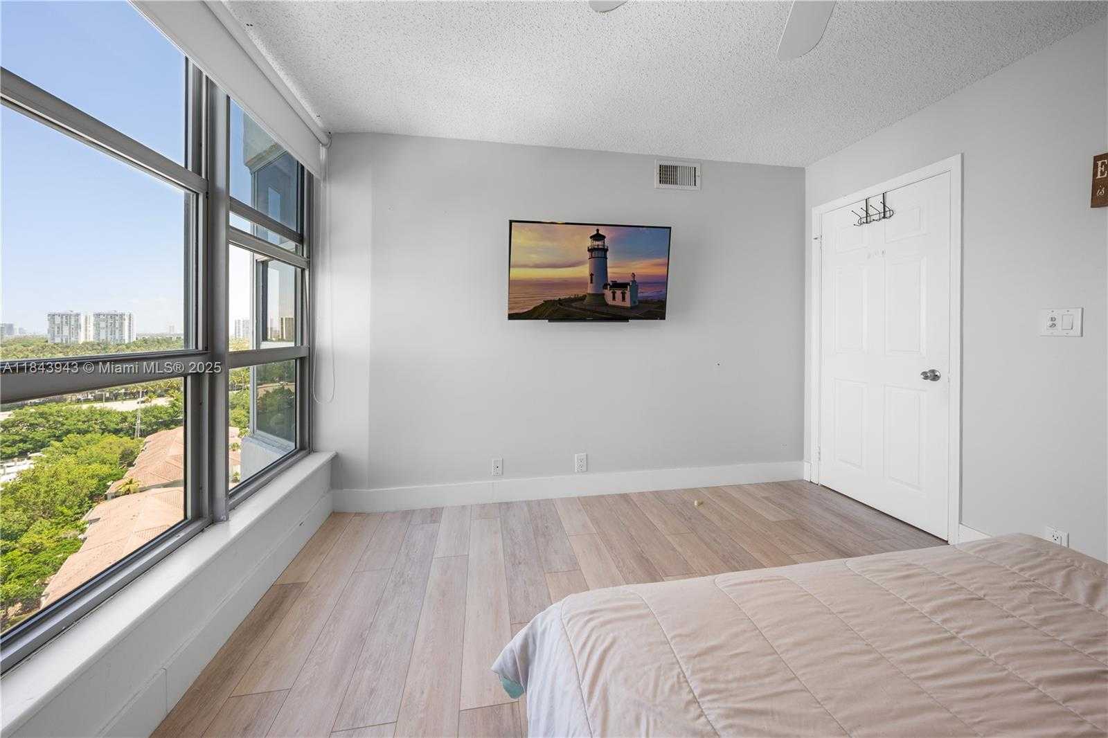 Small Image of 3530 MYSTIC POINTE DR #1406, Aventura Number 19