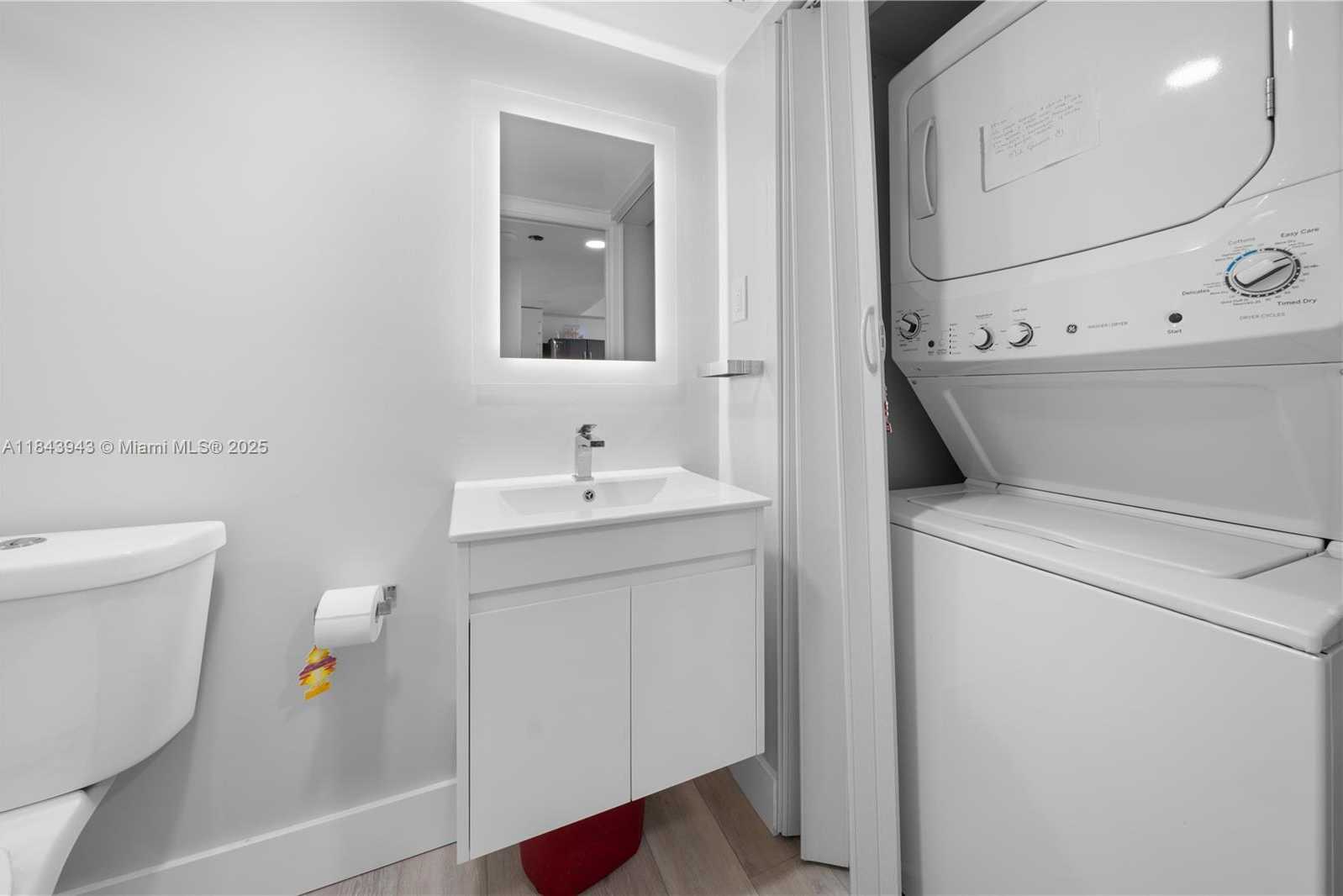 Small Image of 3530 MYSTIC POINTE DR #1406, Aventura Number 21